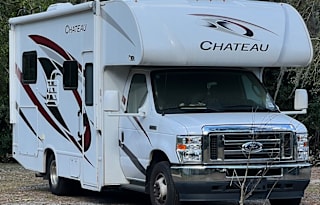 END OF SPRING SALE - 2022 Thor Chateau 22E