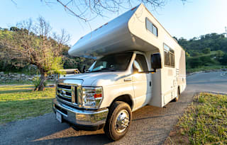 2019- 23ft-Fully stocked- easy to drive- sleeps 7