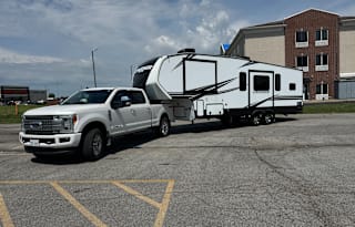 Lauryn and Noah's Pet Friendly 5th Wheel