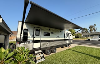 Spacious 2025 Jayco Travel Trailer!