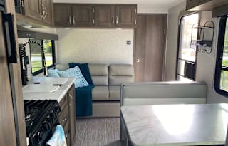 BRAND NEW 2022 Silver Lake !