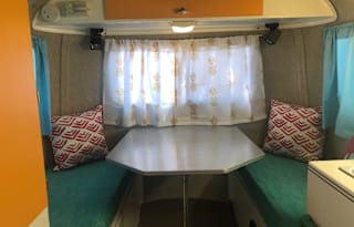 Scamp Jobin Sleeps 2 adults & 2 kids in bunk beds