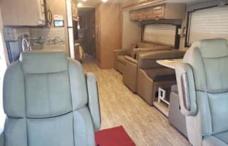 2019 Thor Motor Coach Hurricane 35M