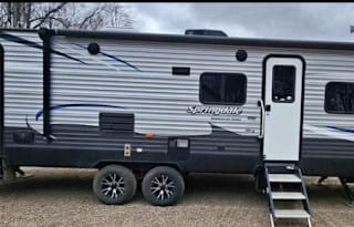 Full furnished 32’ camper, pet Friendly