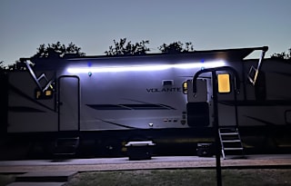 2022 CrossRoads RV Volante 32FB big family camper