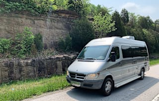 2006 Airstream RV Parkway Sprinter up to 24 MPG seats 6 / sleeps 4