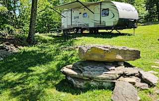 RV - 6 Miles to Bethel Woods set up on sheep farm