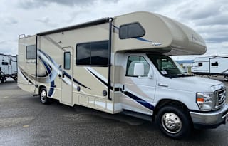 Looks Brand New! RV Rental Lifetime Experience