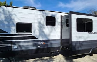 2020 Grand Design Transcend 32BHS 1 1/2 bath!