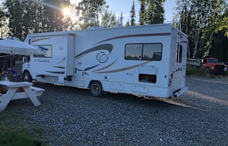 2009 Winnebago Chalet 31J