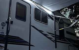 set up and deliver kid friendly toy hauler