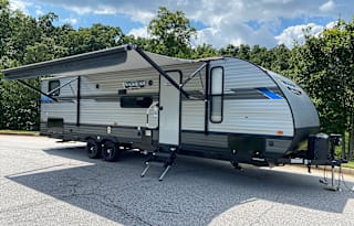 Fully Equipped Family Friendly Bunkhouse Camper