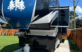 Redwood 5th wheel