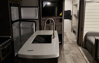 2021 Crossroads RV Sunset Trail