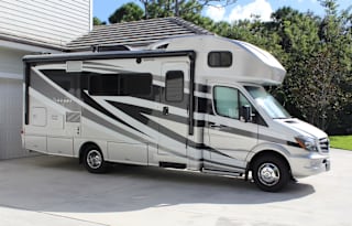 Beautiful 2016 Class C Itasca Navion (Mercedes Chassis). Sleeps 5 comfortably, drives like a dream!