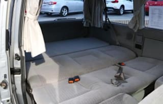 VW Eurovan Weekender - Pop Top Camper with 2 beds