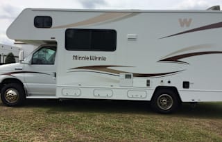 2015 Winnebago 25B Minnie Winne