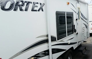 Toy hauler/camper travel trailer