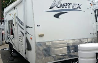 Toy hauler/camper travel trailer