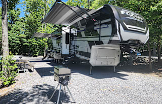 2024 Fuzion 430 Toy Hauler with Gooseneck Hitch