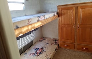 2002 Dutchmen 30Z (Will sleep 10) Bunk Model