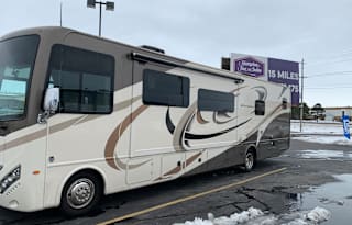 2018 Thor Motor Coach Hurricane 35M