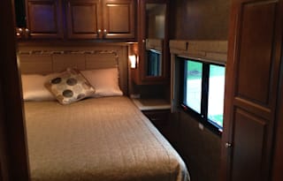 2013 Thor Palazzo Diesel Pusher Bunkhouse