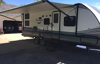 2017 Surveyor 245 BHS   Delivery available. Generator available.