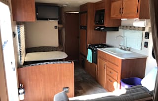 2015 Jayco 264BHW - Easy to Tow! Family Friendly!
