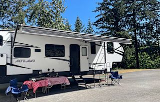 2021 Dutchmen Atlas "BUNK House" Fifth Wheel