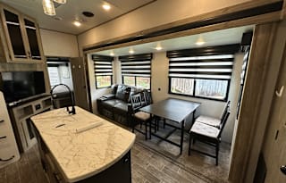 2021 Artic Wolf 3770 Suite-Condo on Wheels