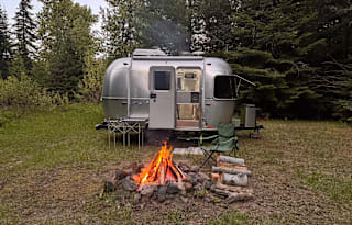 Lila — Airstream Sport Adventurer