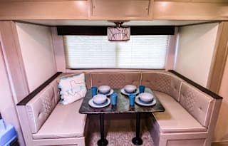 The Gambler 2022 Prime Time RV Tracer 235BH