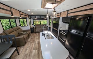 Outback: Chef's kitchen, King bed, 3 slides, Solar