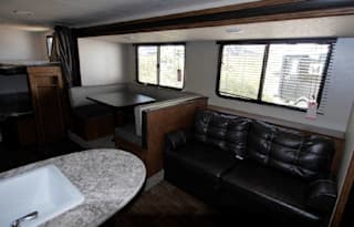 *Sleeps 9* 2018 Salem Trailer 28 ft 5800 lbs dry