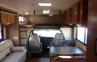 Coachmen Freelander, fully equipped with everything needed for camping