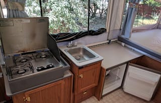 Huge Pop-up with EXTRAS (off-grid-ready)