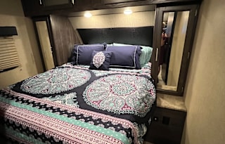 Waylon’s Double Slide living room pet friendly RV with 2 cold AC’s!