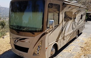 Class A - 2016 Windsport 29M - has everything