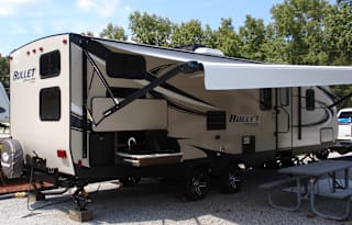 2018 Keystone Bullet 28'
