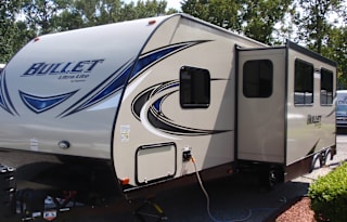 2018 Keystone Bullet 28'