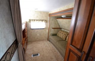 2011 Keystone Laredo 303TG (Delivery Available)