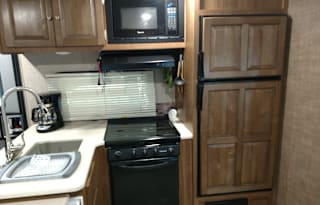 2017 with 2 sliders and outdoor kitchen