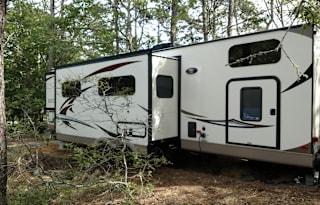 2017 with 2 sliders and outdoor kitchen