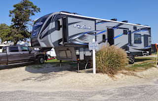 Keystone Fuzion 371 w/ optional golf cart