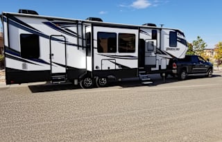 5th Wheel Toy Hauler