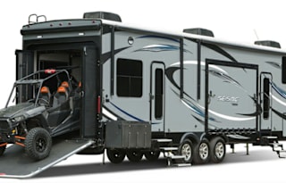 Luxurious and Spacious Beach Front RV!
