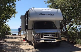 DOG FRIENDLY BUNKHOUSE BEAUTY! SLEEPS 10!