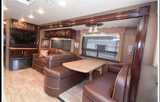 BEAUTIFUL 2016 Thor Challenger 37TB BUNKHOUSE