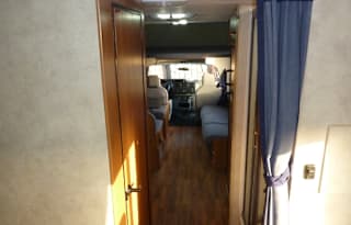For Rent 2013 motorhome 30 feet sleeps 8 rental